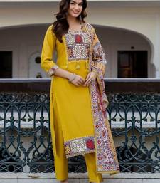 Women Ethnic Motifs Yoke Design Regular Thread Work Kurta with Trousers & With Dupatta