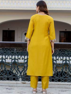 Women Ethnic Motifs Yoke Design Regular Thread Work Kurta with Trousers & With Dupatta 2