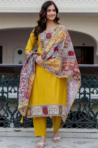 Women Ethnic Motifs Yoke Design Regular Thread Work Kurta with Trousers & With Dupatta