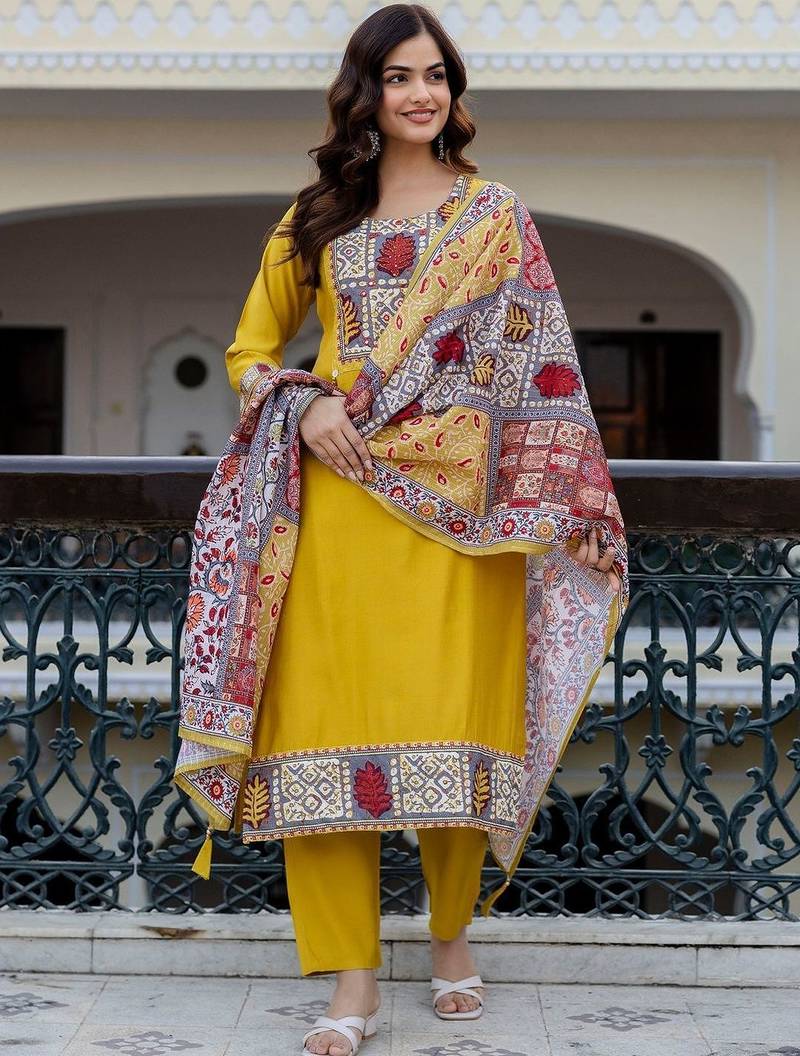 Women Ethnic Motifs Yoke Design Regular Thread Work Kurta with Trousers & With Dupatta