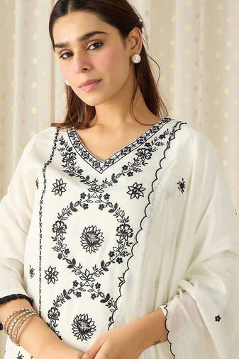 Women Ethnic Motifs Embroidered Regular Thread Work Kurta with Trousers & With Dupatta