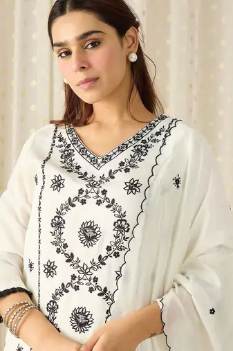 Women Ethnic Motifs Embroidered Regular Thread Work Kurta with Trousers & With Dupatta