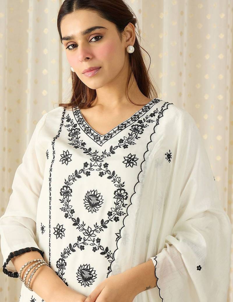 Women Ethnic Motifs Embroidered Regular Thread Work Kurta with Trousers & With Dupatta