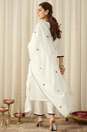 Women Ethnic Motifs Embroidered Regular Thread Work Kurta with Trousers & With Dupatta