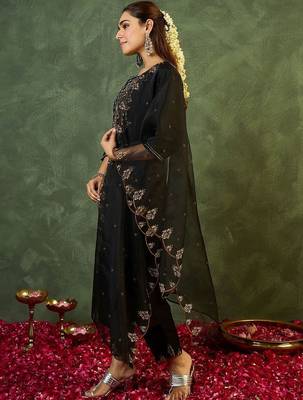 Women Ethnic Motifs Embroidered Regular Thread Work Liva Kurta with Trousers & With Dupatta 3