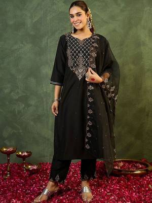 Women Ethnic Motifs Embroidered Regular Thread Work Liva Kurta with Trousers & With Dupatta 4