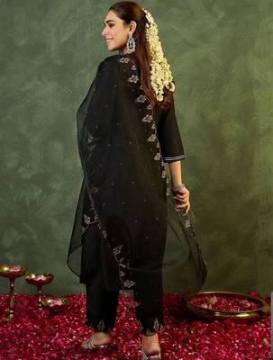 Women Ethnic Motifs Embroidered Regular Thread Work Liva Kurta with Trousers & With Dupatta 5