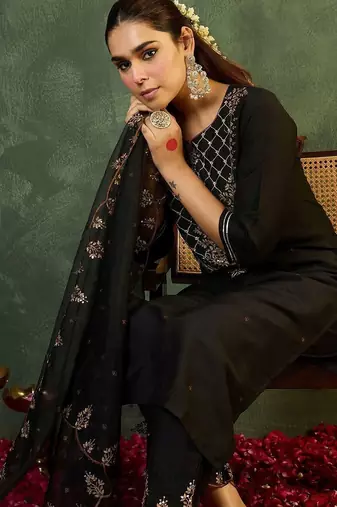 Women Ethnic Motifs Embroidered Regular Thread Work Liva Kurta with Trousers & With Dupatta