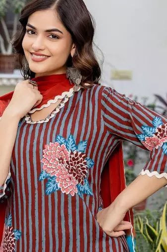 Women Printed Regular Beads and Stones Pure Cotton Kurta with Trousers & With Dupatta