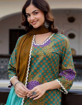 Women Printed Regular Pure Cotton Kurta with Trousers & With Dupatta 4
