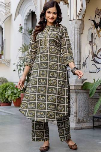 Women Ethnic Motifs Printed Regular  Cotton Kurta with Trousers