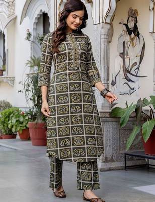 Women Ethnic Motifs Printed Regular Pure Cotton Kurta with Trousers 2