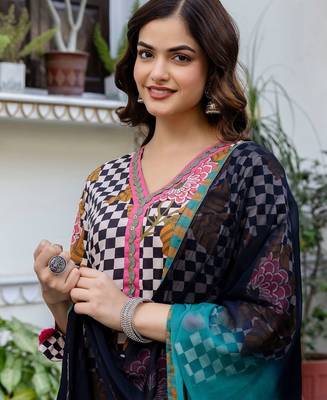 Women Printed Regular Pure Cotton Kurta with Trousers & With Dupatta 2