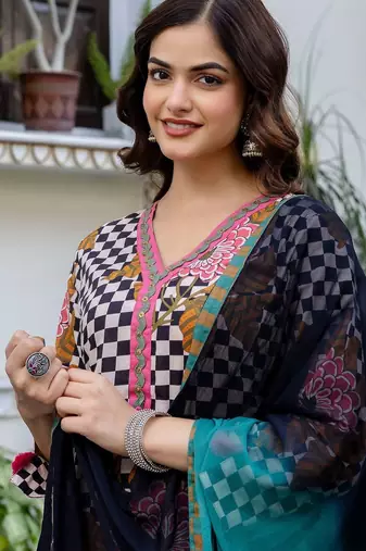 Women Printed Regular Pure Cotton Kurta with Trousers & With Dupatta