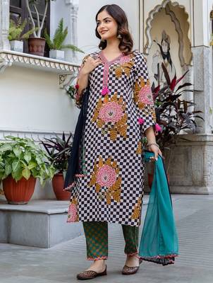 Women Printed Regular Pure Cotton Kurta with Trousers & With Dupatta 4