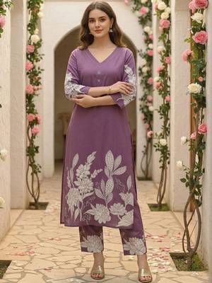 Women Floral Printed Regular Pure Cotton Kurta with Trousers 1