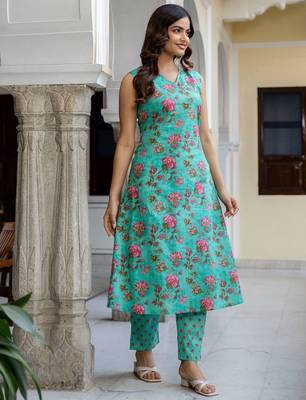 Women Floral Printed Regular Pure Cotton Kurta with Trousers 3