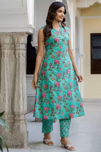 Women Floral Printed Regular Pure Cotton Kurta with Trousers