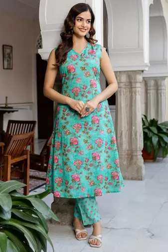 Women Floral Printed Regular Pure Cotton Kurta with Trousers