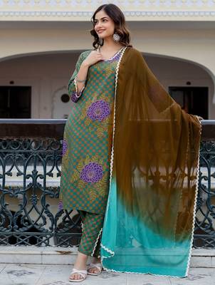 Women Printed Regular Pure Cotton Kurta with Trousers & With Dupatta 5