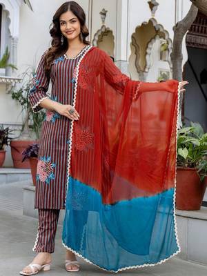 Women Printed Regular Pure Cotton Kurta with Trousers & With Dupatta 1