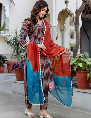 Women Printed Regular Pure Cotton Kurta with Trousers & With Dupatta 3