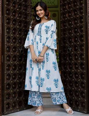 Women Floral Printed Tiered Pure Cotton Kurta with Palazzos 2