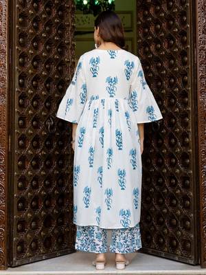 Women Floral Printed Tiered Pure Cotton Kurta with Palazzos 4