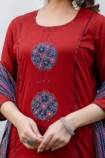 Women Ethnic Motifs Embroidered Regular Thread Work Pure Cotton Kurta with Trousers & With Dupatta