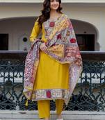 Women Ethnic Motifs Printed Regular Kurta with Trousers & With Dupatta