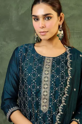 Ethnic Motifs Embroidered Regular Thread Work Kurta with Trousers & Dupatta