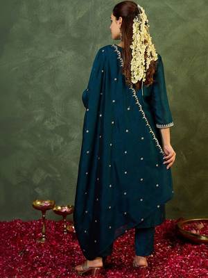 Ethnic Motifs Embroidered Regular Thread Work Kurta with Trousers & Dupatta 3