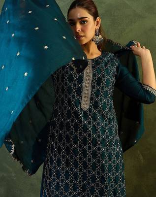 Ethnic Motifs Embroidered Regular Thread Work Kurta with Trousers & Dupatta 4