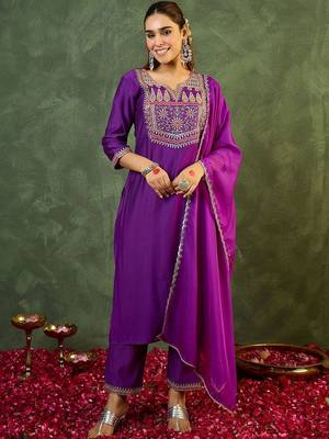 Women Motifs Embroidered Regular Thread Work Liva Kurta With Trousers & Dupatta 1