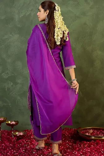 Women Motifs Embroidered Regular Thread Work Liva Kurta With Trousers & Dupatta
