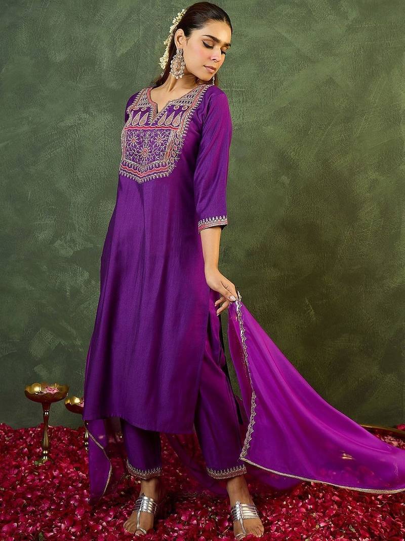Women Motifs Embroidered Regular Thread Work Liva Kurta With Trousers & Dupatta