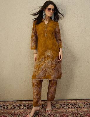 Women Floral Printed Regular Pure Cotton Kurta with Trousers 1