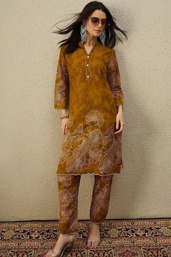 Women Floral Printed Regular  Cotton Kurta with Trousers