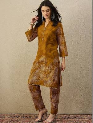 Women Floral Printed Regular Pure Cotton Kurta with Trousers 3