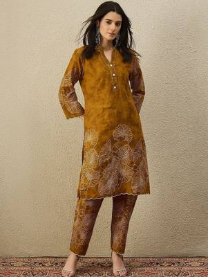 Women Floral Printed Regular Pure Cotton Kurta with Trousers 4
