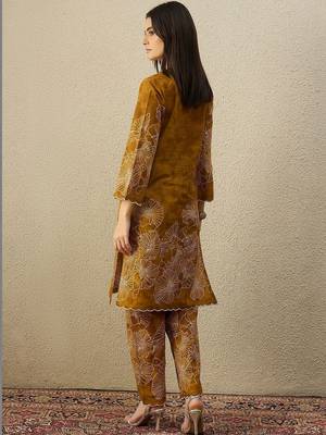 Women Floral Printed Regular Pure Cotton Kurta with Trousers 5