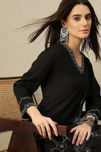 Women Floral Embroidered Regular Thread Work Kurta with Trousers
