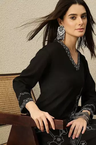 Women Floral Embroidered Regular Thread Work Kurta with Trousers