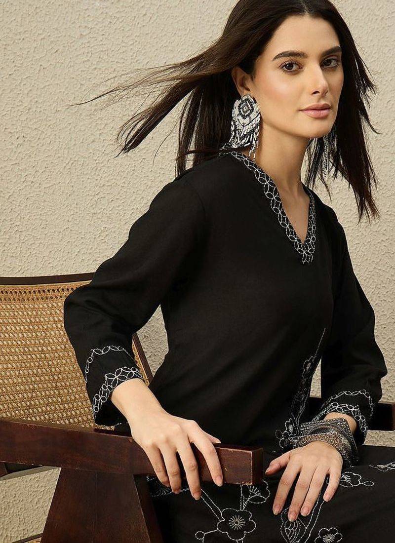 Women Floral Embroidered Regular Thread Work Kurta with Trousers