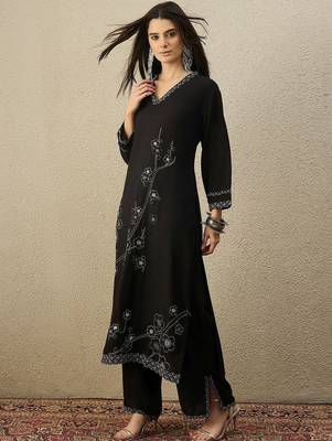 Women Floral Embroidered Regular Thread Work Kurta with Trousers 2