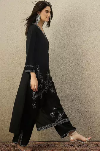 Women Floral Embroidered Regular Thread Work Kurta with Trousers