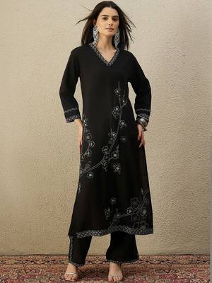 Women Floral Embroidered Regular Thread Work Kurta with Trousers 5