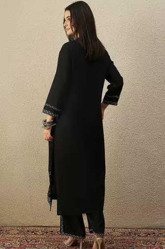 Women Floral Embroidered Regular Thread Work Kurta with Trousers