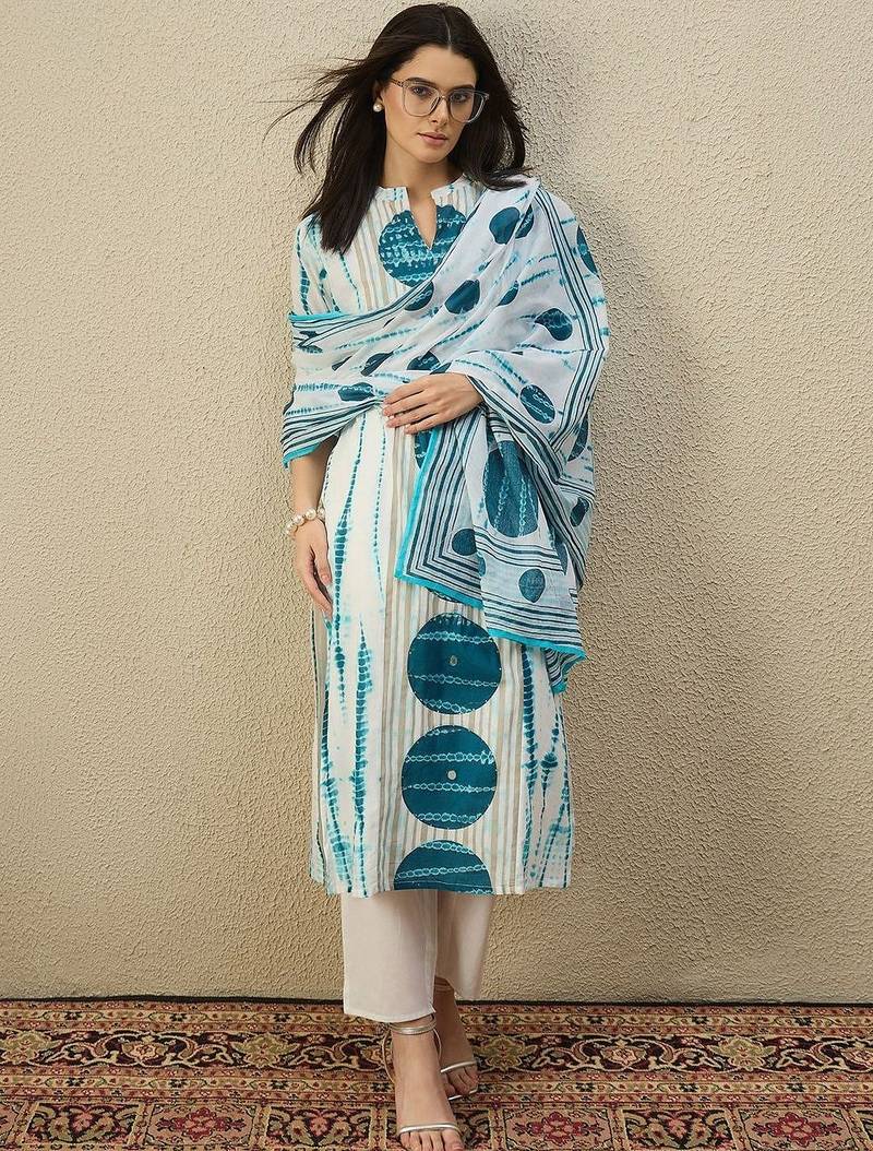 Women Dyed Regular Pure Cotton Kurta with Trousers & With Dupatta