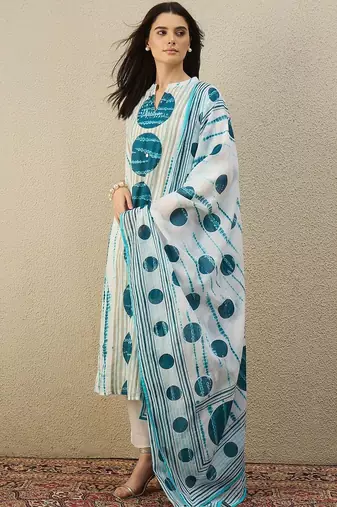 Women Dyed Regular Pure Cotton Kurta with Trousers & With Dupatta